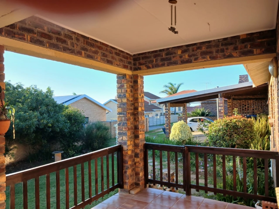4 Bedroom Property for Sale in Wavecrest Eastern Cape